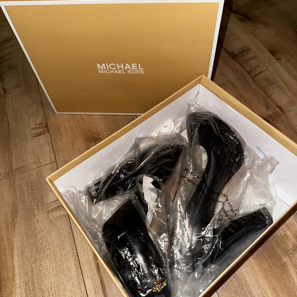 Michael Kors leather heels - Picture 7 of 10